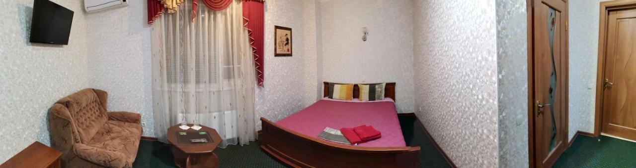 Atrium Hotel Melitopolʼ Esterno foto